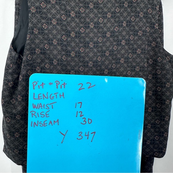 Tommy Bahama Silk 2 Piece Outfit Black Gray V Neck Sleeveless Top Pants - Picture 10 of 10